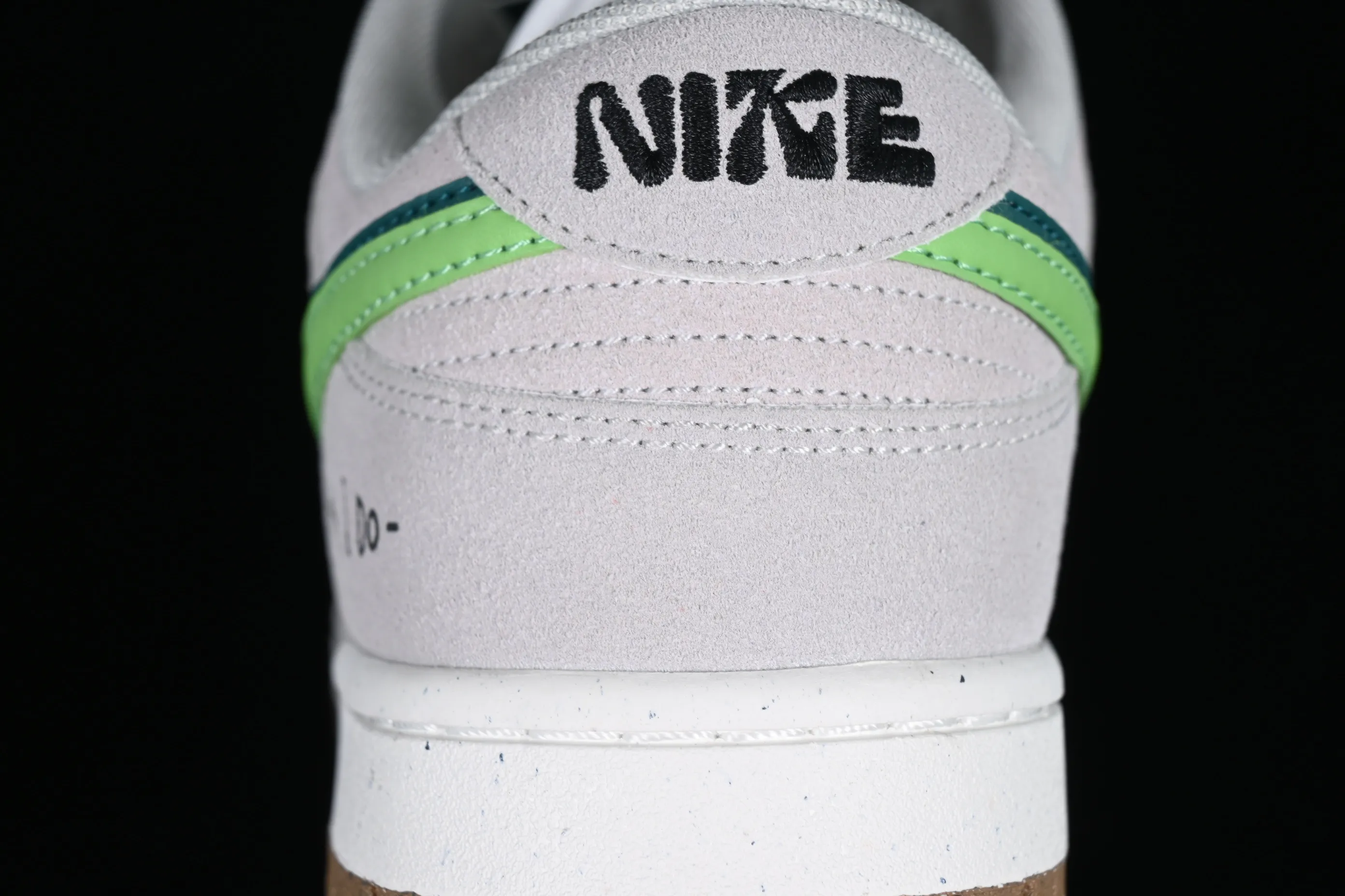 All Categories Nk SB Dunk Series Nk SB Dunk Low Low-top sneakers Cost-effective version Nk SB Dunk Low "85" double hook SB low-top sports and leisure sneakers DO9457-107